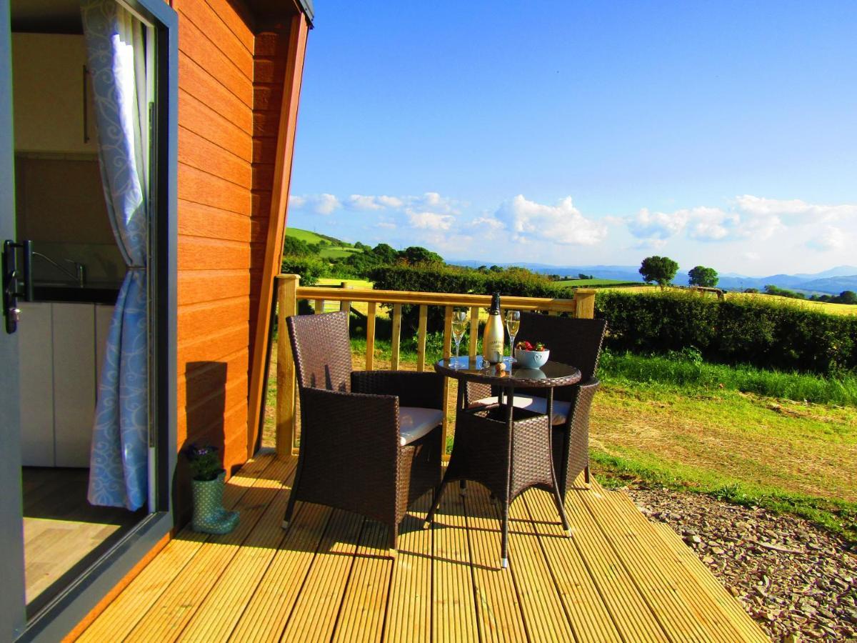 Waenfechan Glamping With Hot Tubs 科尔温湾 外观 照片