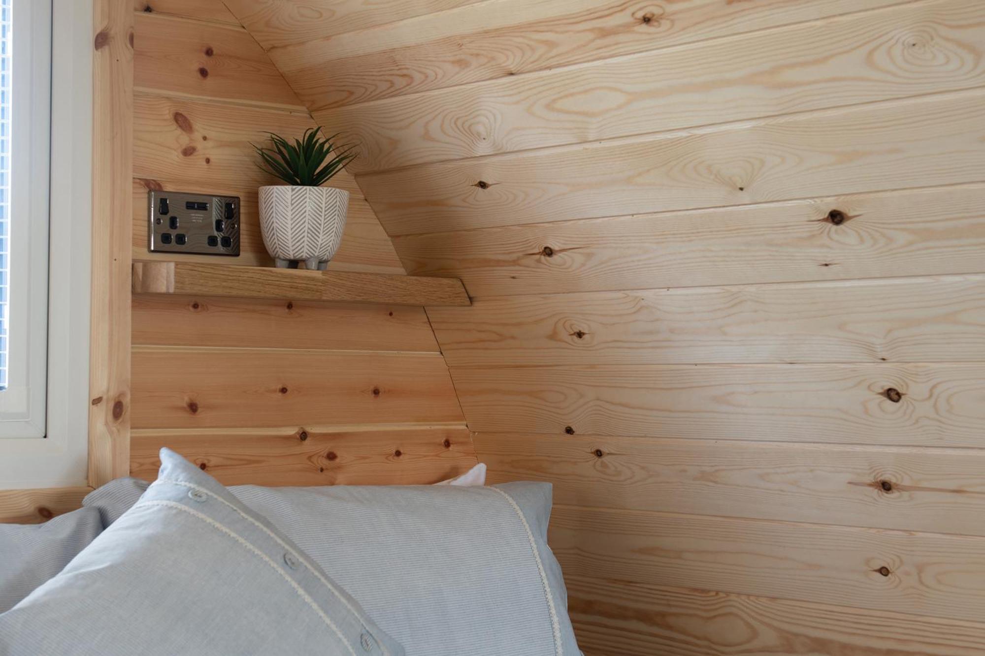 Waenfechan Glamping With Hot Tubs 科尔温湾 外观 照片